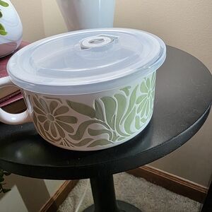 Decorative Green and White Ceramic 22oz soup mug with lid